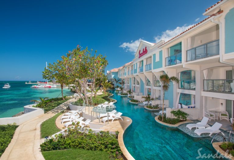 A Beach View Resort With a Common Pool